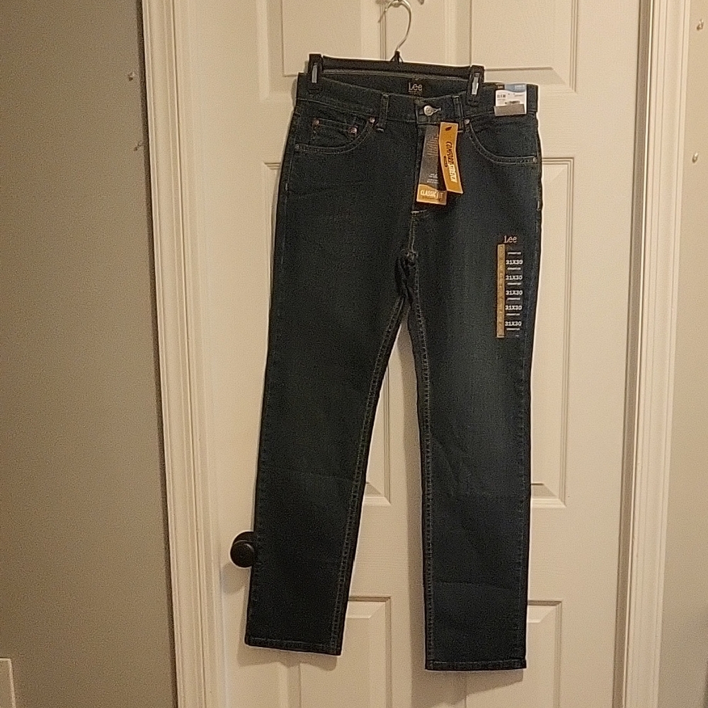 Lee Women's Classic Fit Straight Leg in Deep Indigo Jeans